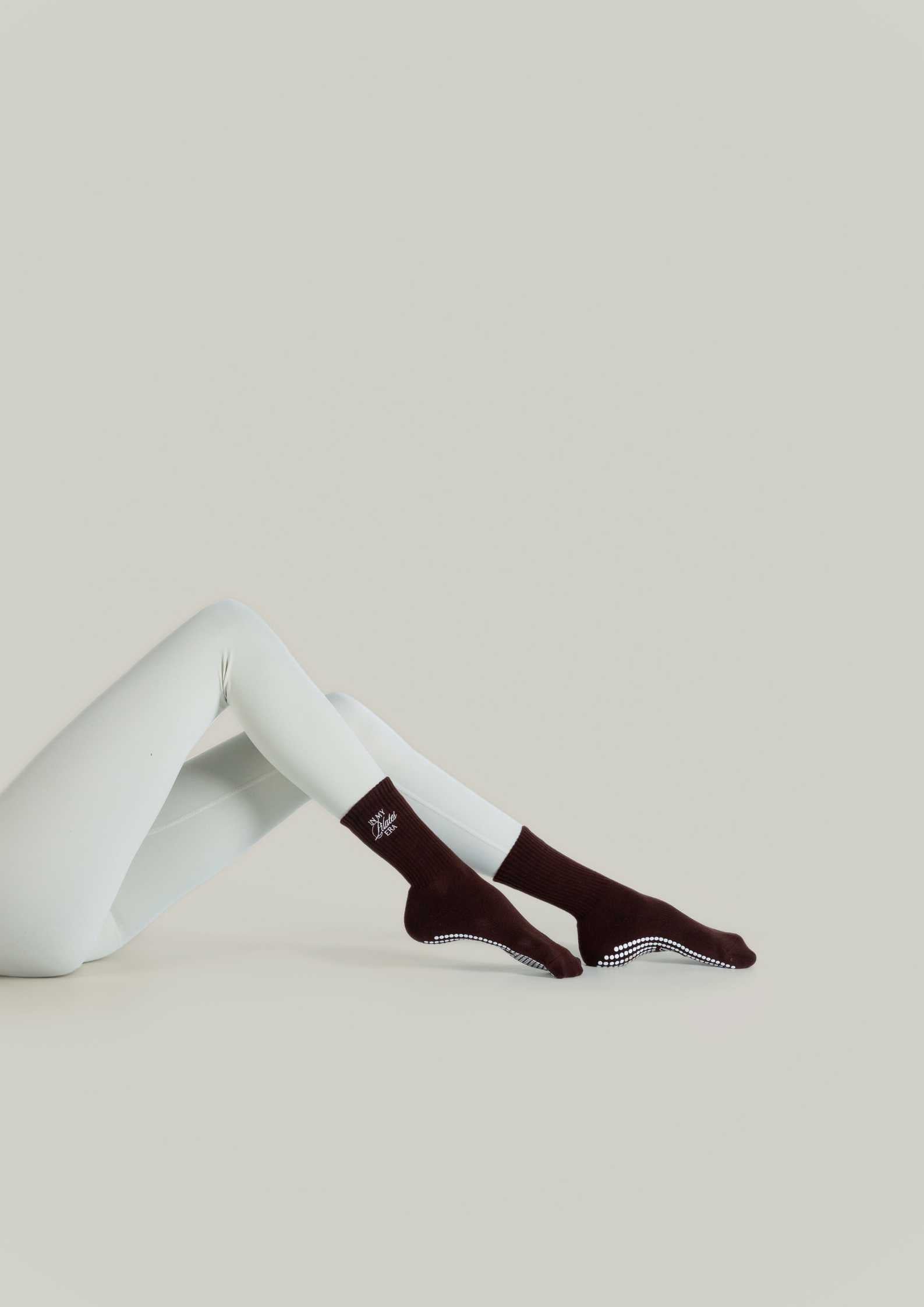 Pilates Grip Socks in Mahogany