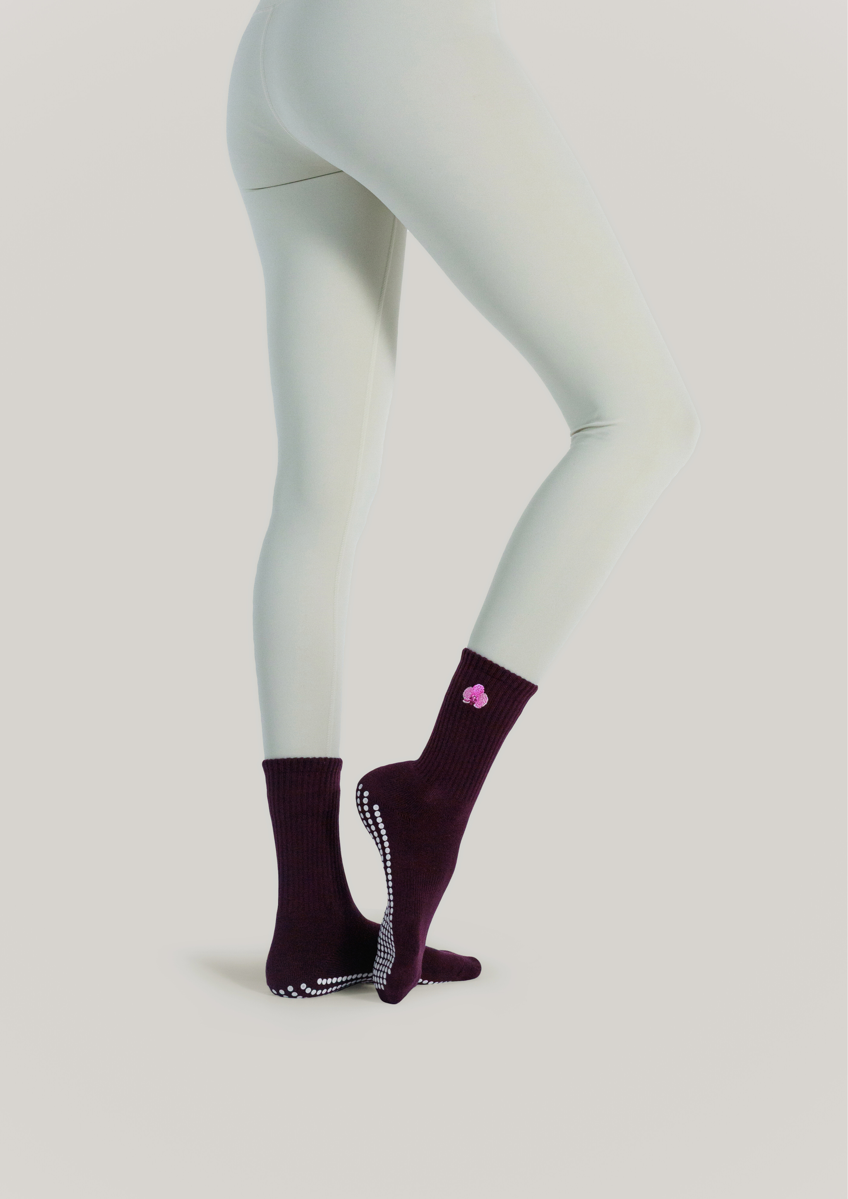 Pilates Grip Socks in Plum