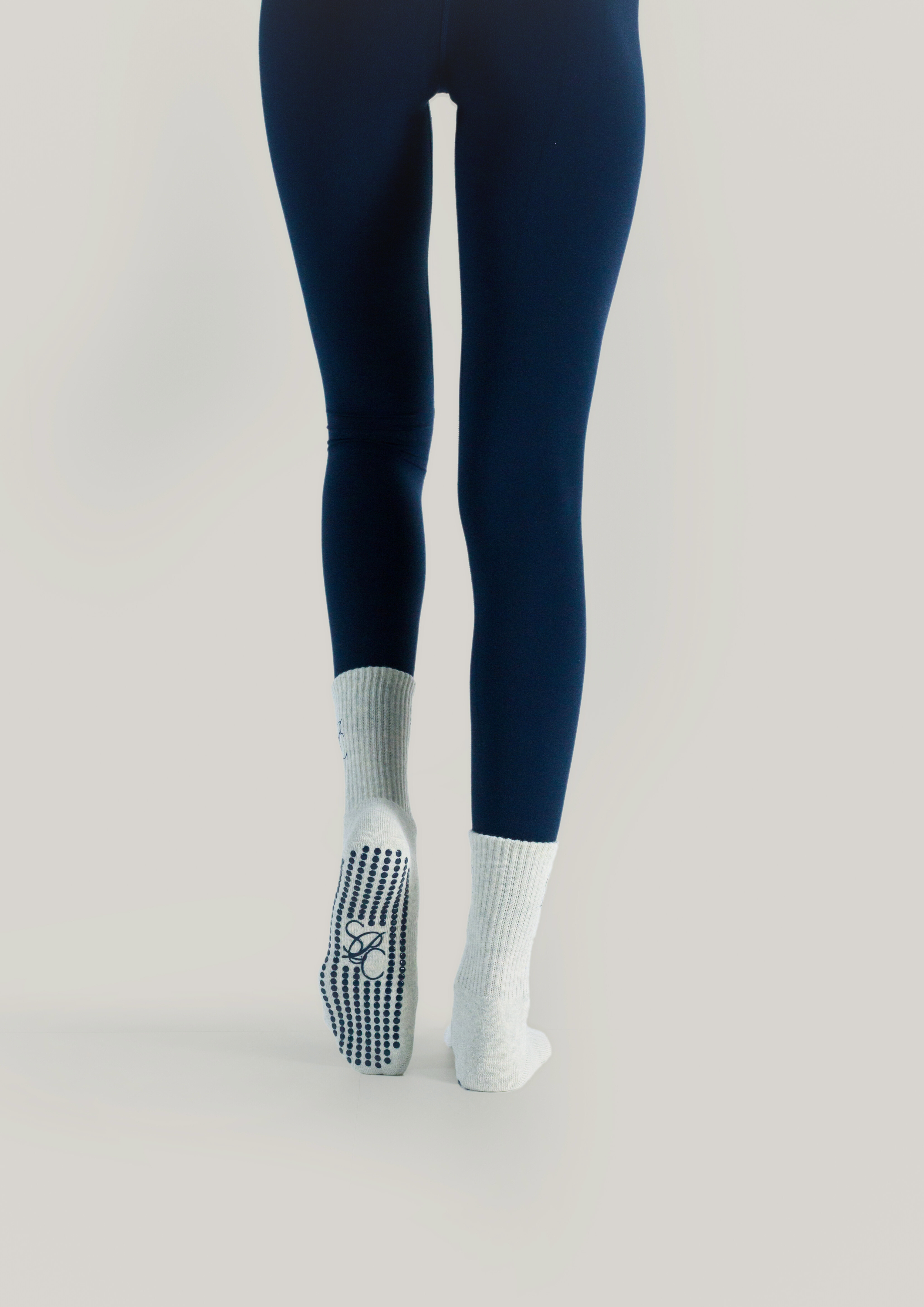 Pilates Grip Socks in Pebble
