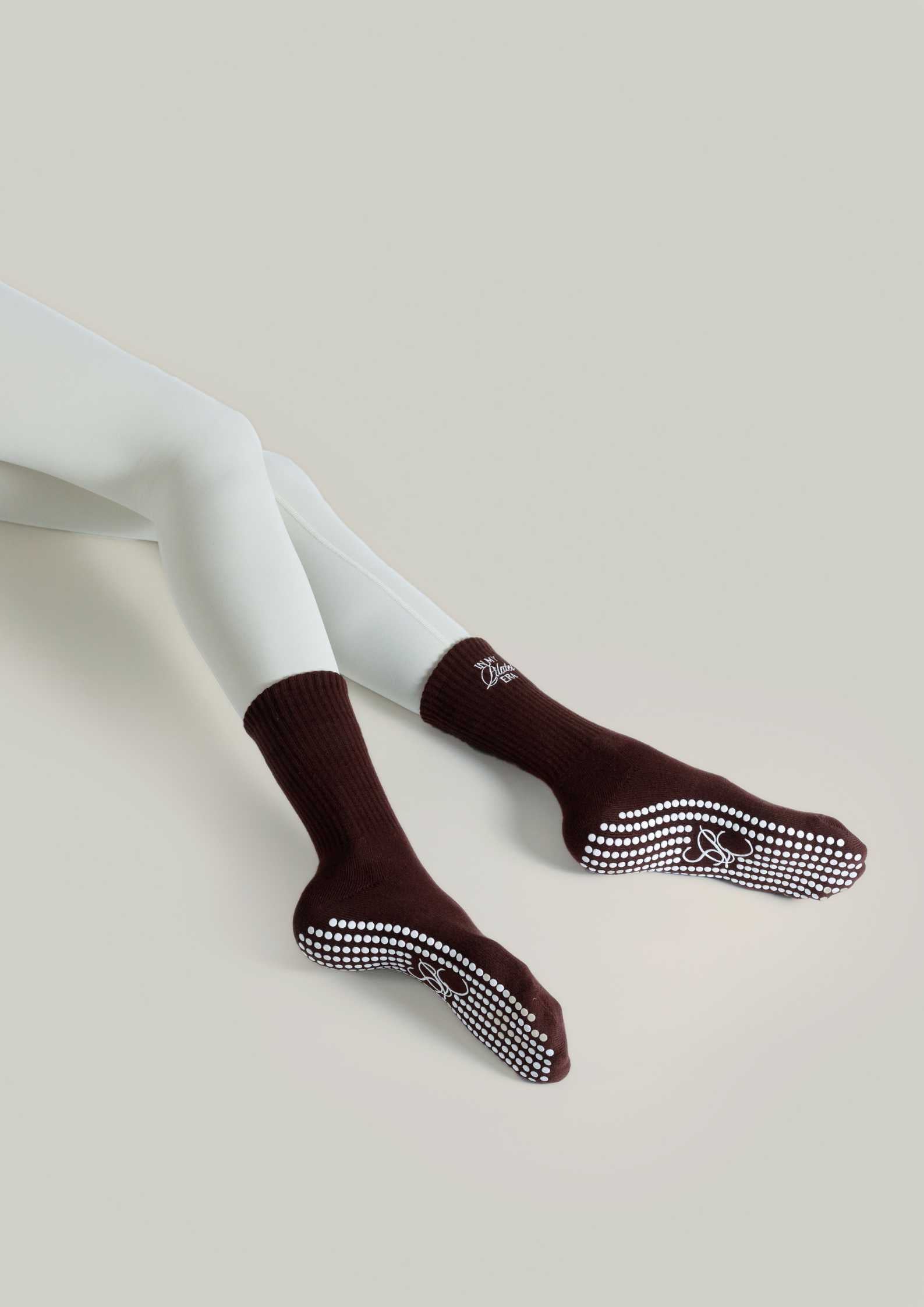 Pilates Grip Socks in Mahogany