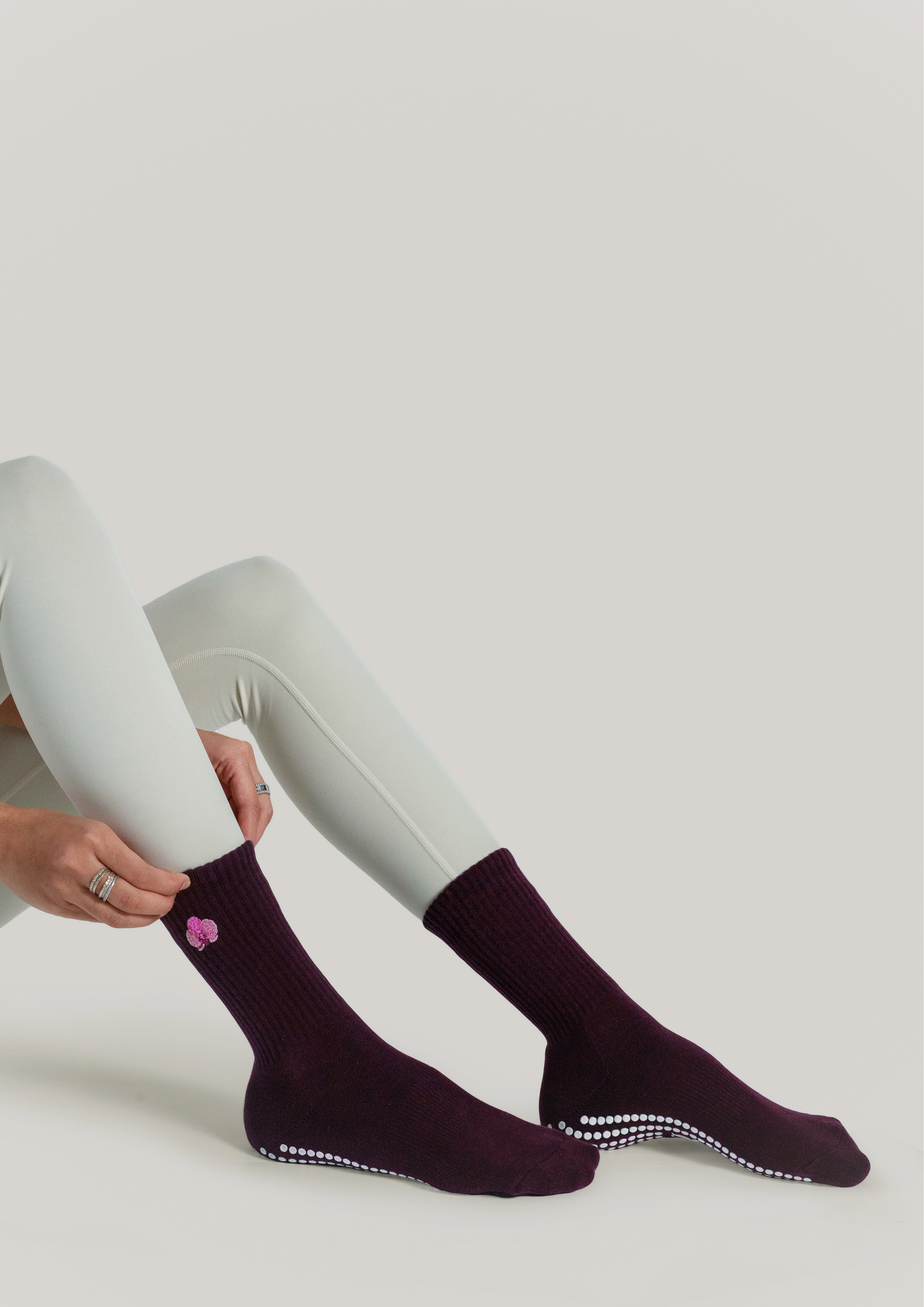Pilates Grip Socks in Plum