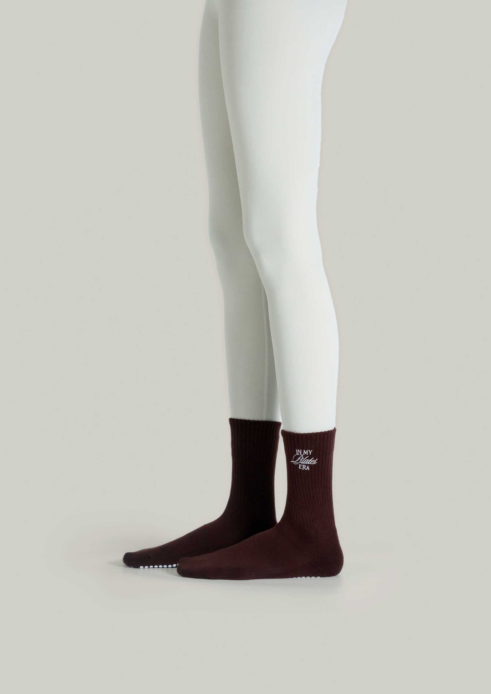 Pilates Grip Socks in Mahogany