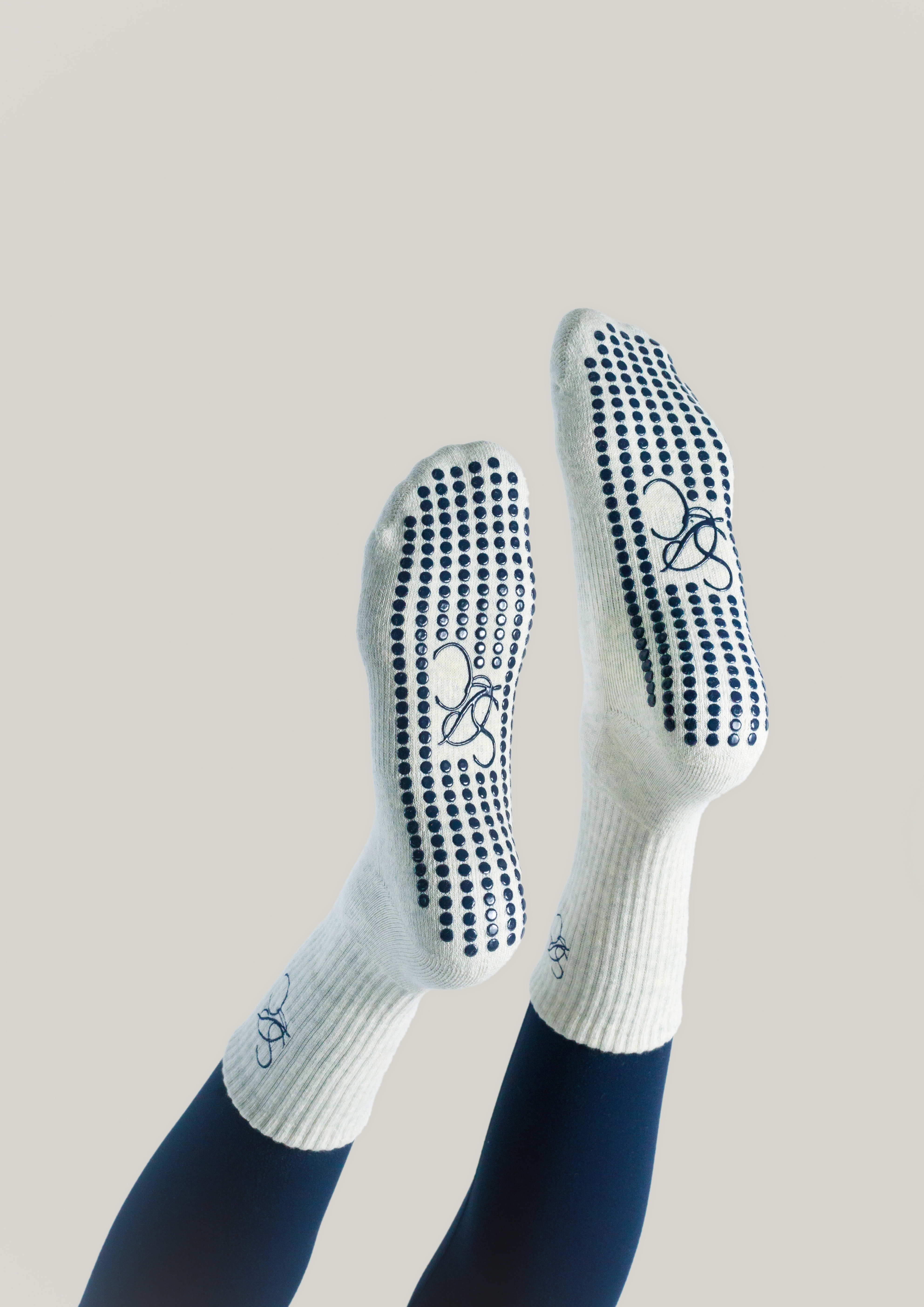 Pilates Grip Socks in Pebble