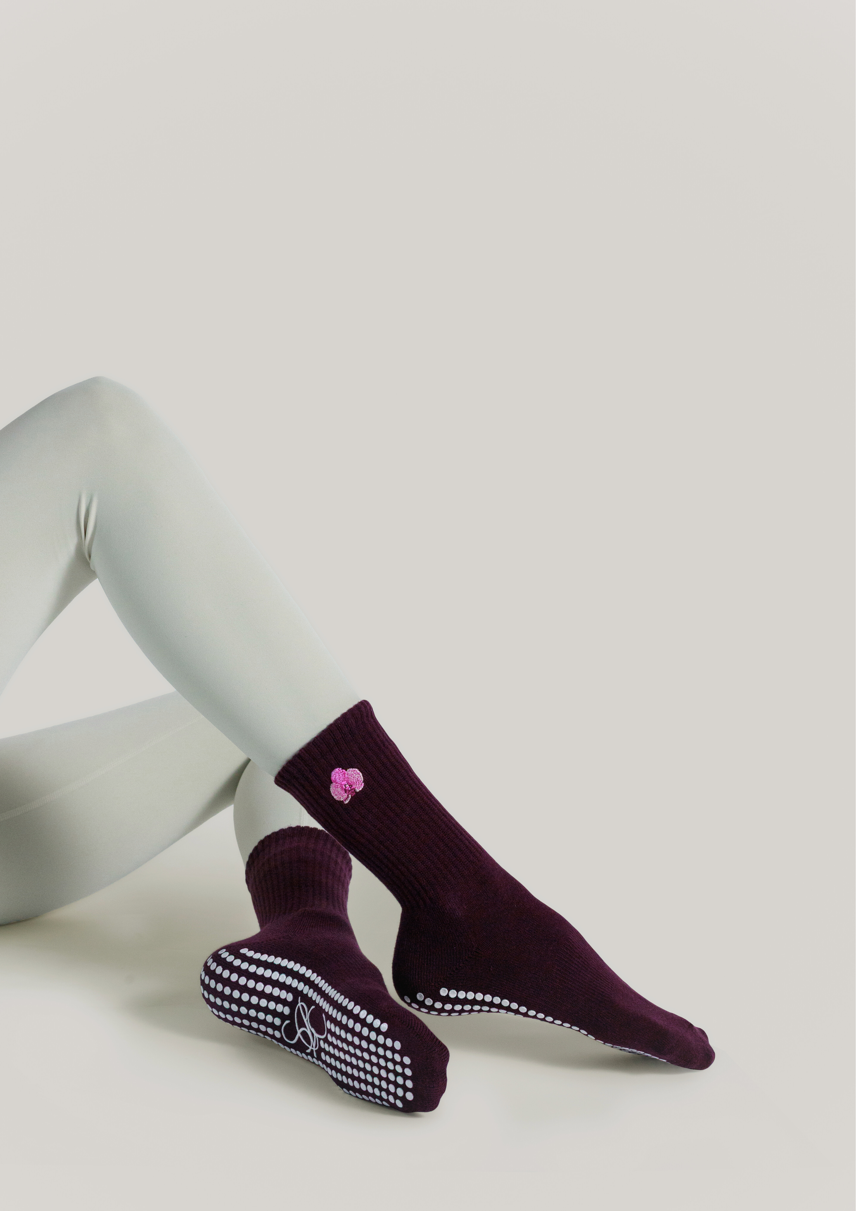 Pilates Grip Socks in Plum
