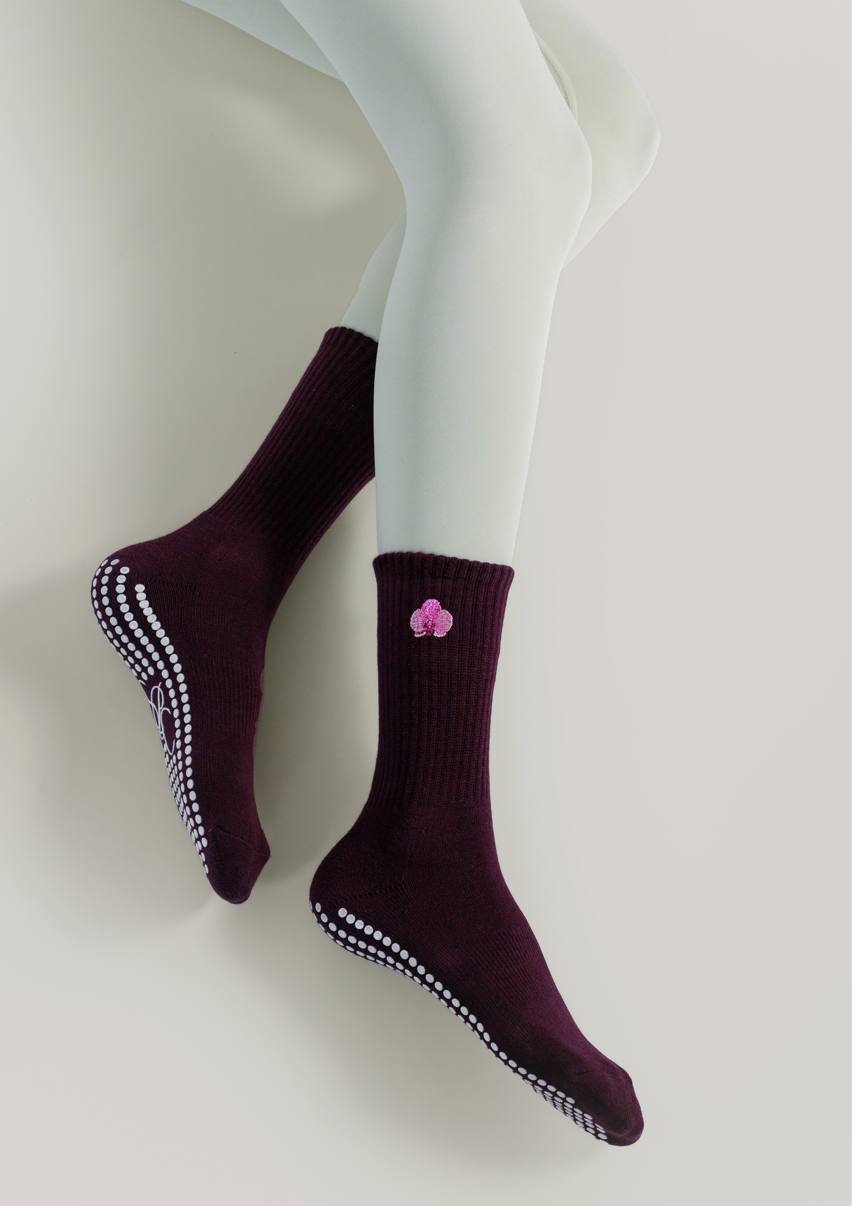 Pilates Grip Socks in Plum