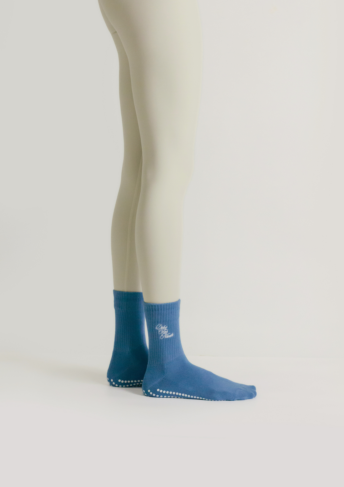 Pilates Grip Socks in Bleu