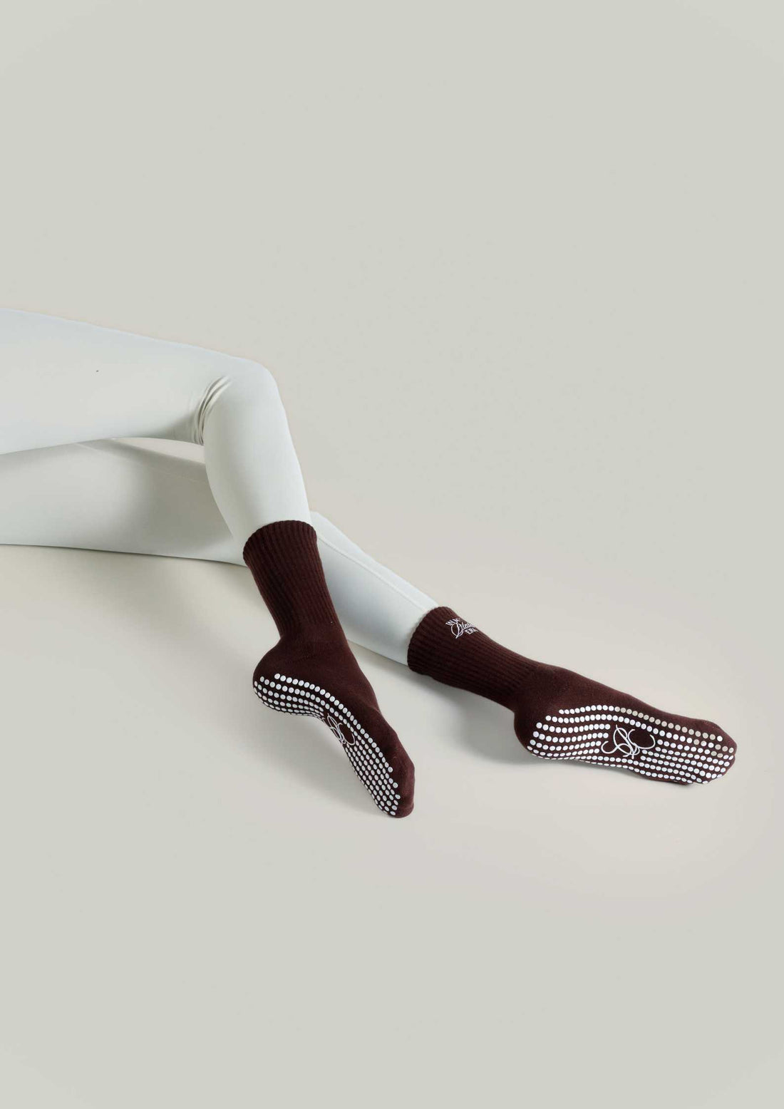 Pilates Grip Socks in Mahogany