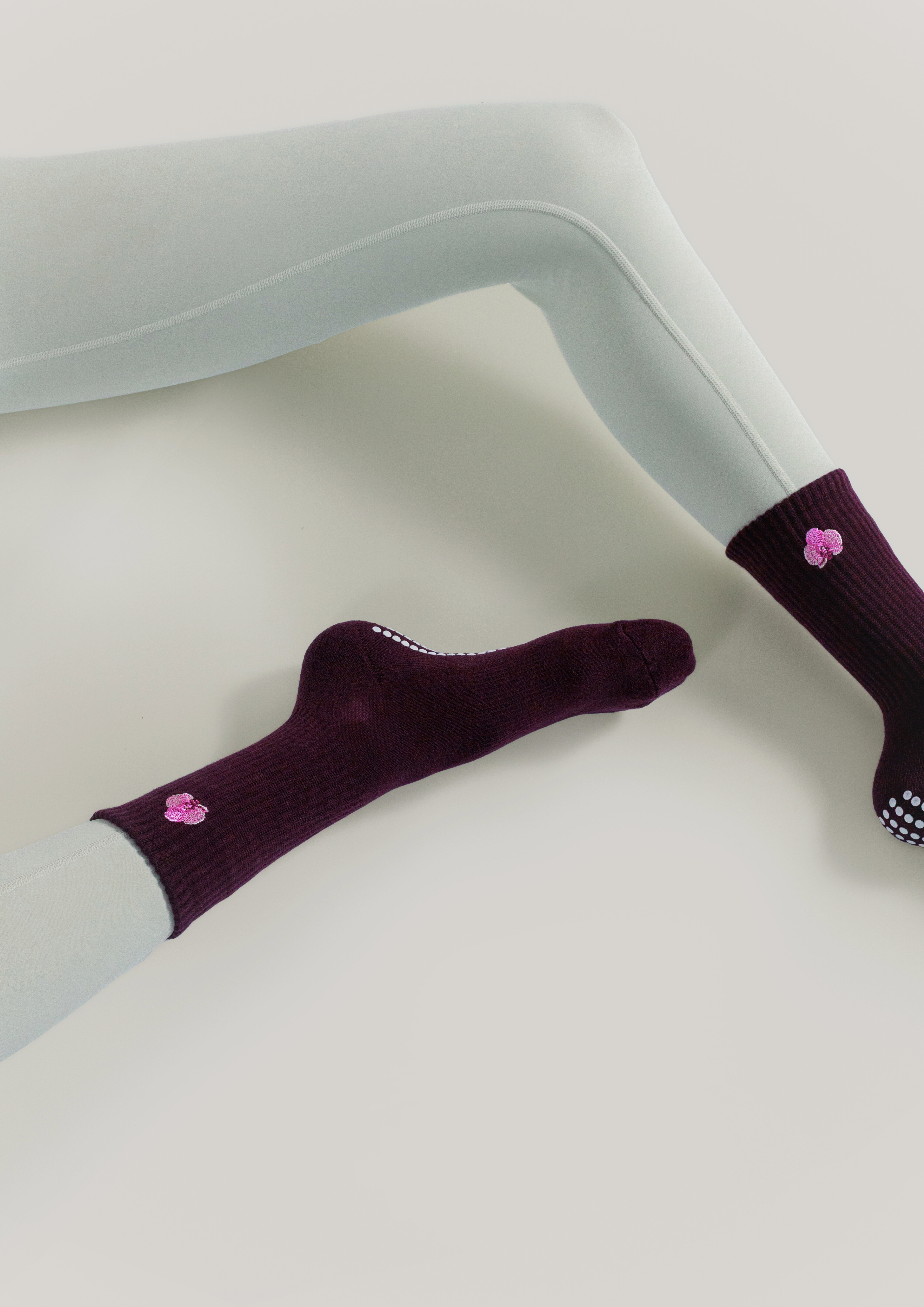 Pilates Grip Socks in Plum