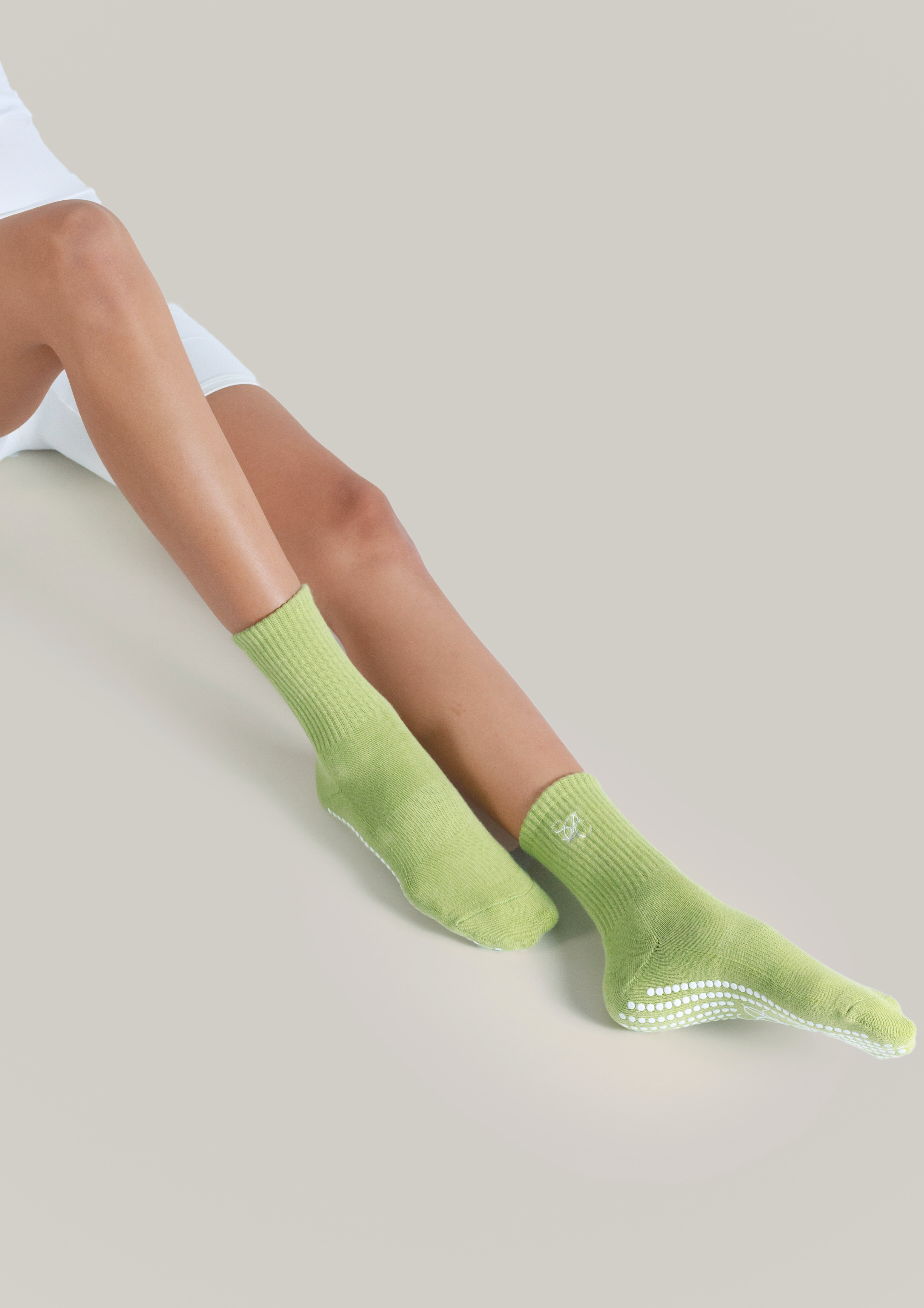 Pilates Grip Socks in Pistachio