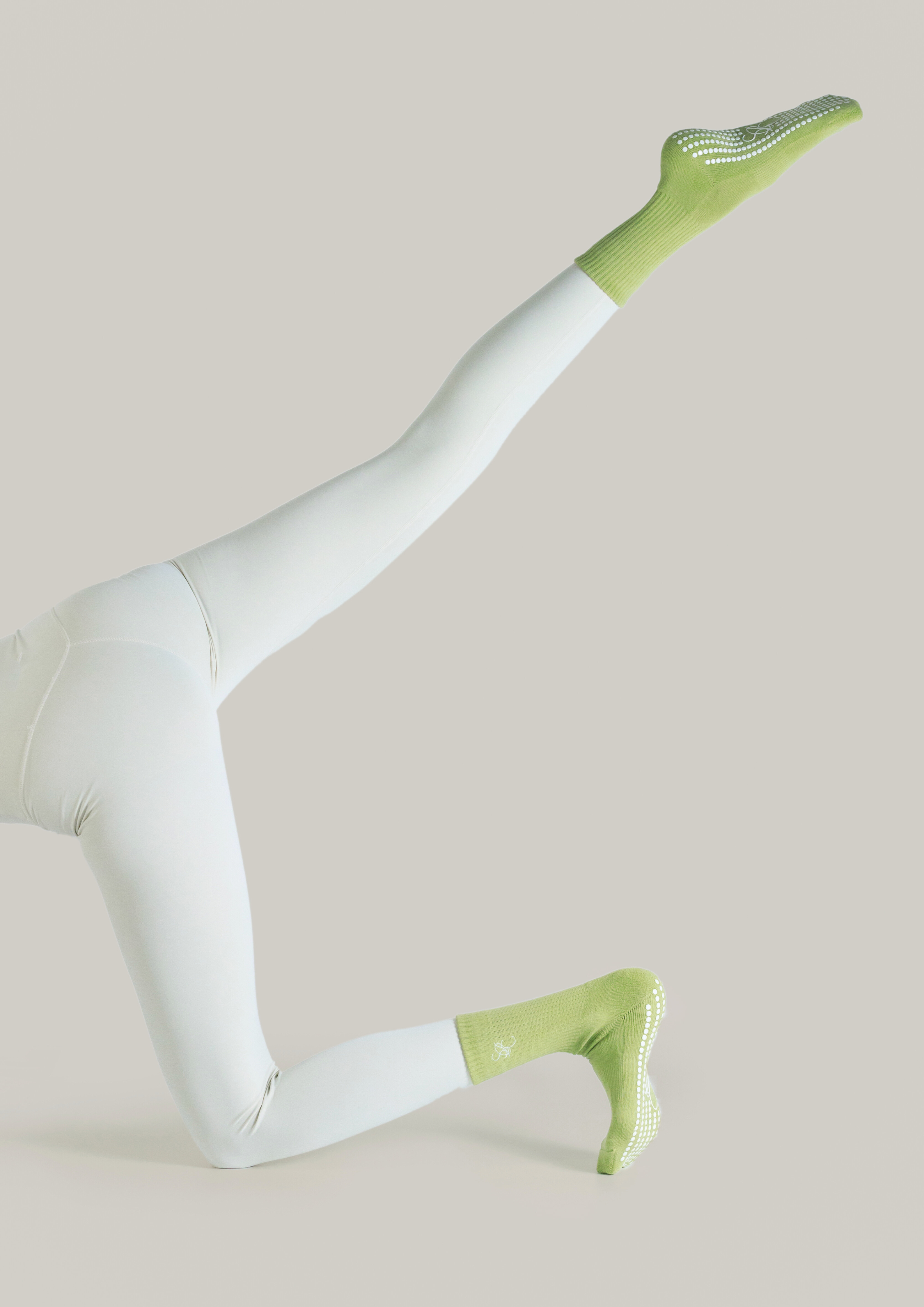 Pilates Grip Socks in Pistachio