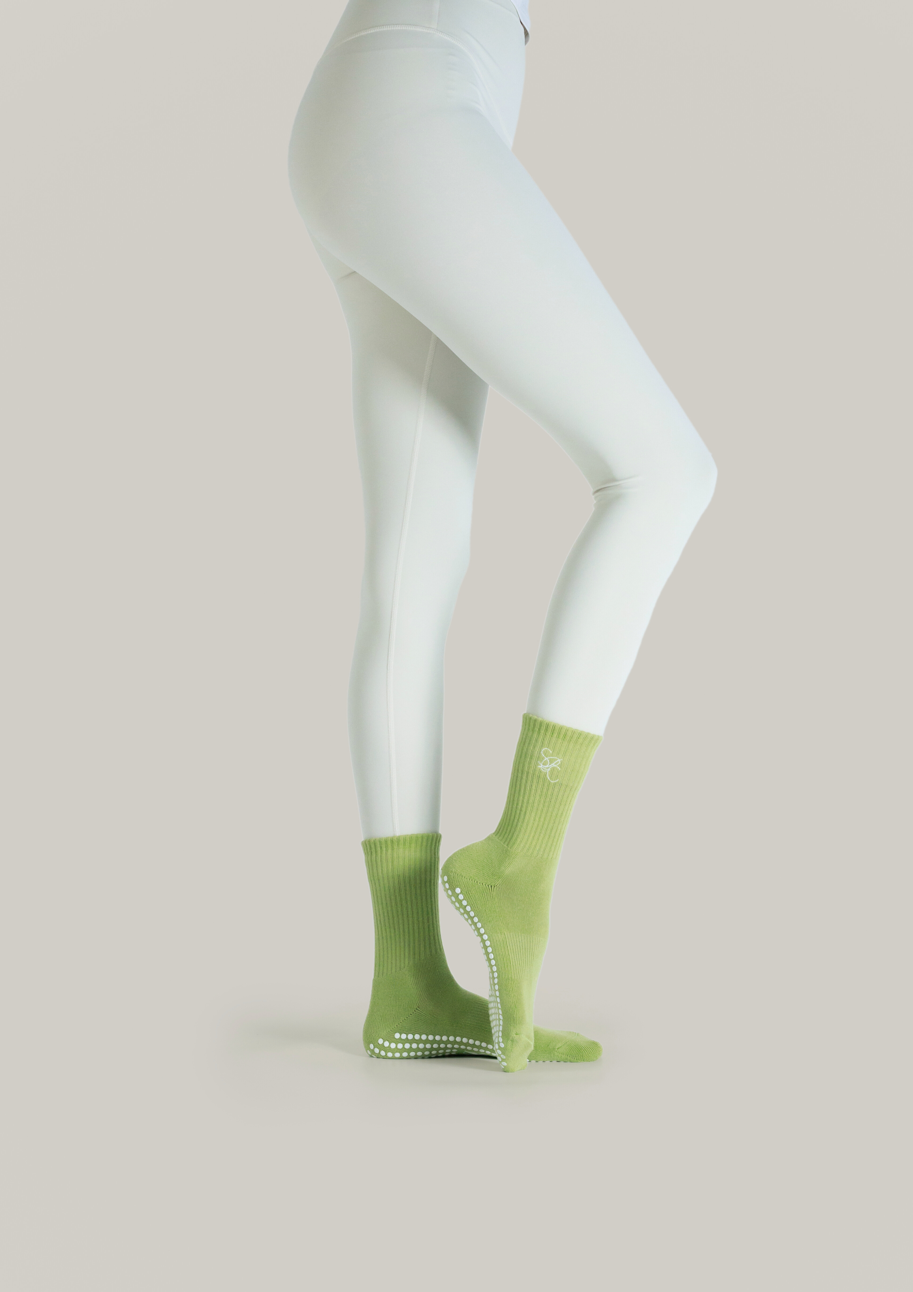 Pilates Grip Socks in Pistachio