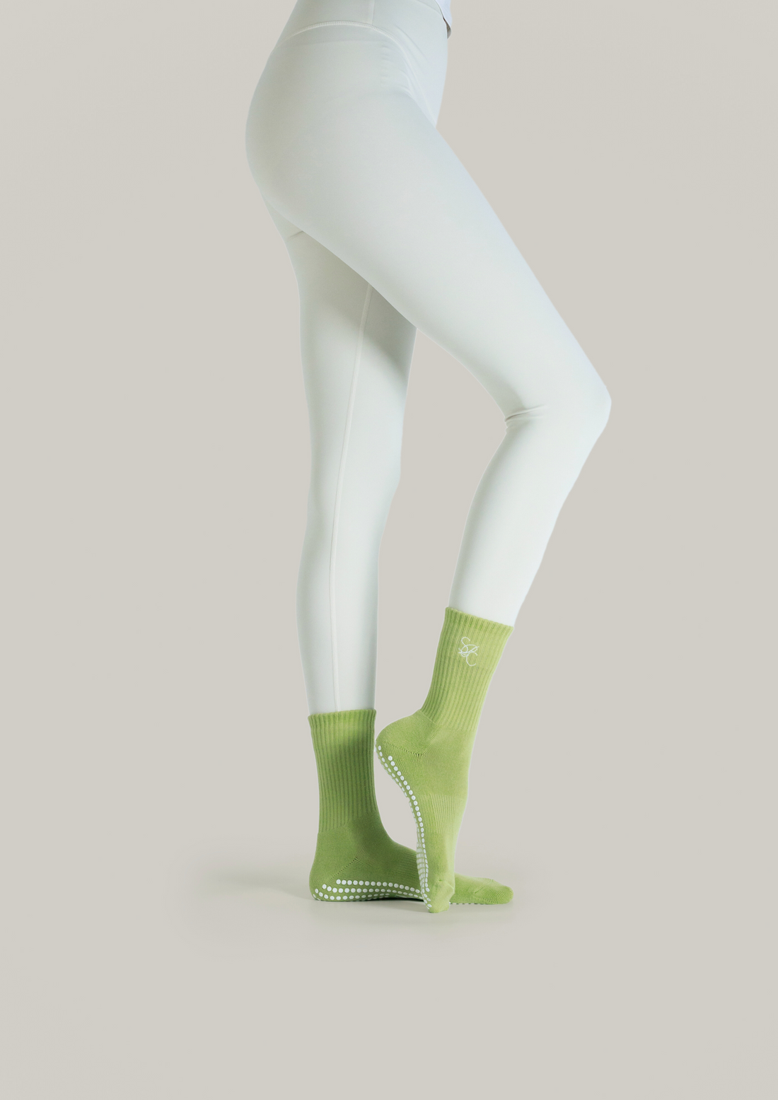 Pilates Grip Socks in Pistachio