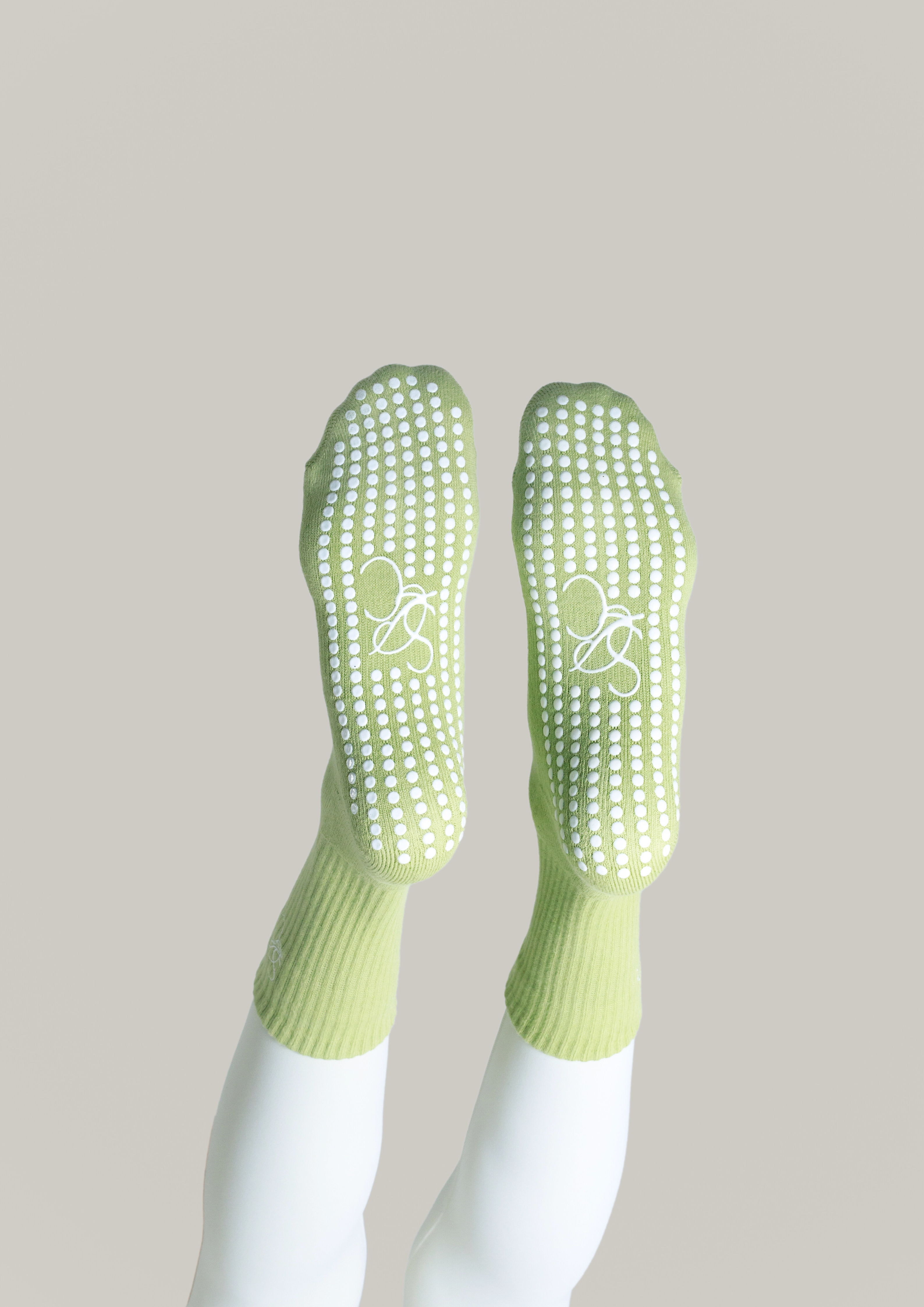 Pilates Grip Socks in Pistachio